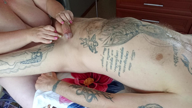 Zona901: Tchýně masíruje penis rukama, ústy a kozami