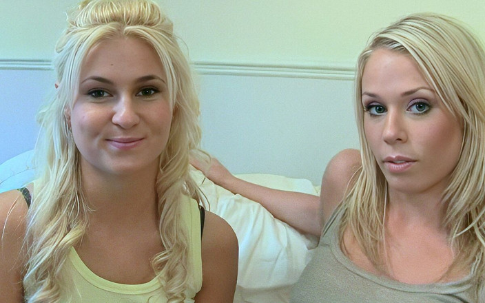 Naughty Noughties: Lins de degete cu lesbiene blonde drăguțe britanice