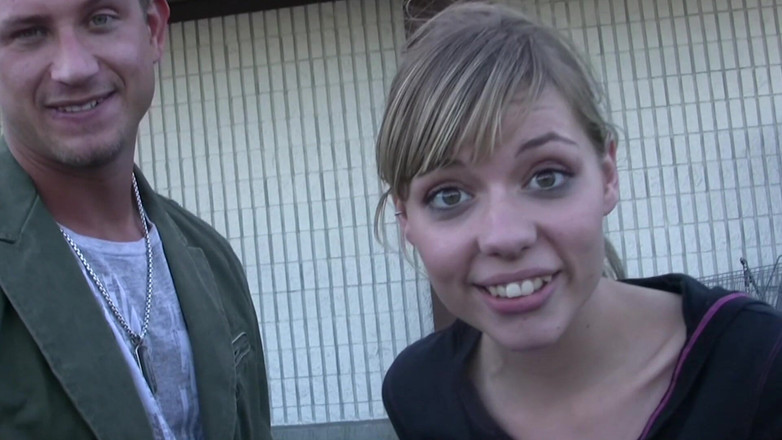 Bananas with Melons: Ze wil harde pikken scène-2_slim blondine met kleine tieten Nicole...