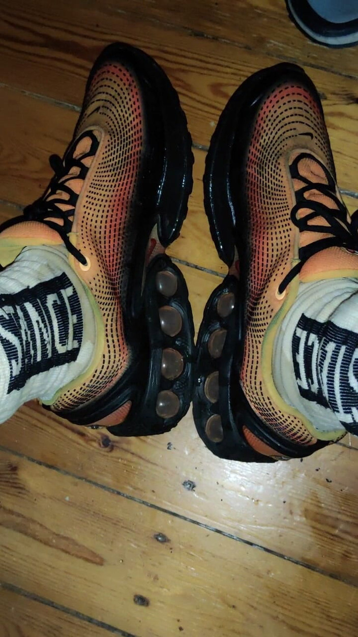 SmokedAlloy2: 肮脏的垃圾小人不需要厕所来撒尿。他到处都这样做！巨大的污垢！