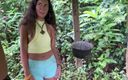 Katty West: Turista perdida na selva e tropeça em um selvagem que...