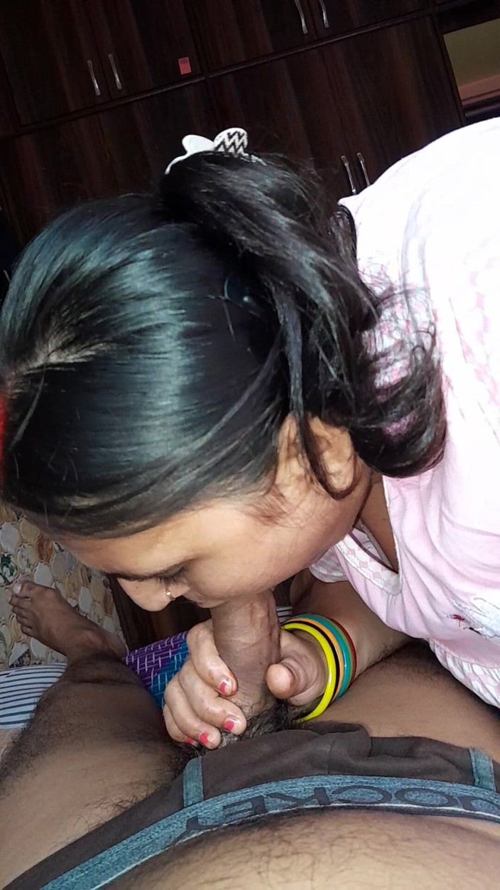 Puja555: Puja lutscht meinen schwanz