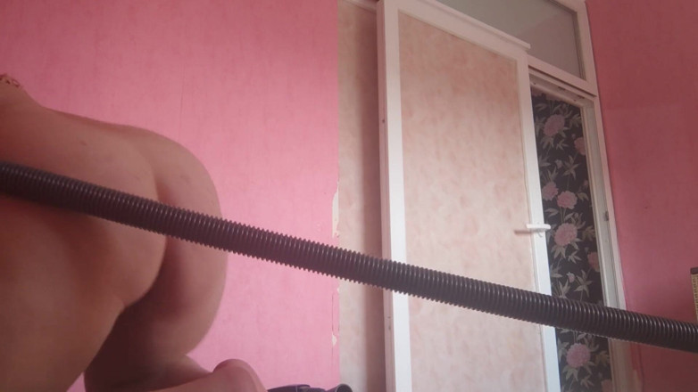 Putarankahotmilf: Sexy cleaning naked