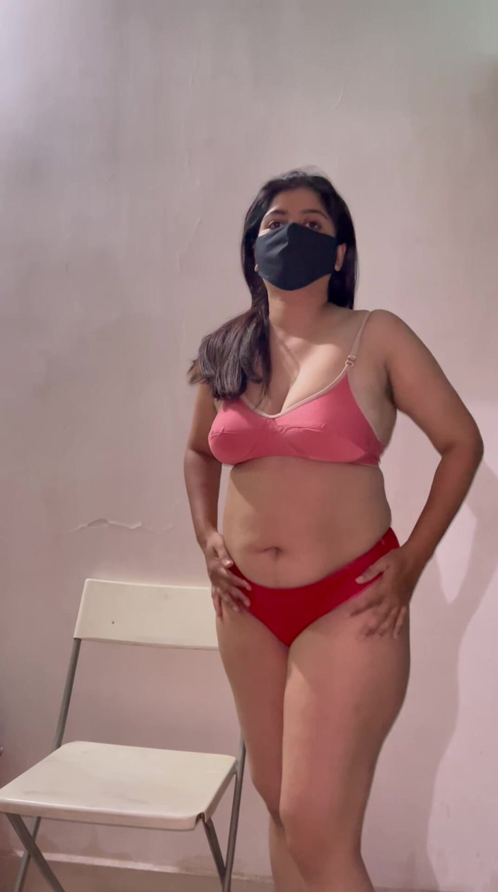 Indiandesiriya: Hot Desi Bhabhi Nude Fingering Horny