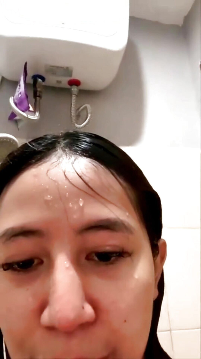 Indoseblay: Skandal selebgram indo live sambil mandi