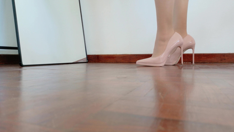 Kinky Lyrical: Highheel Asmr - Point Stilettos