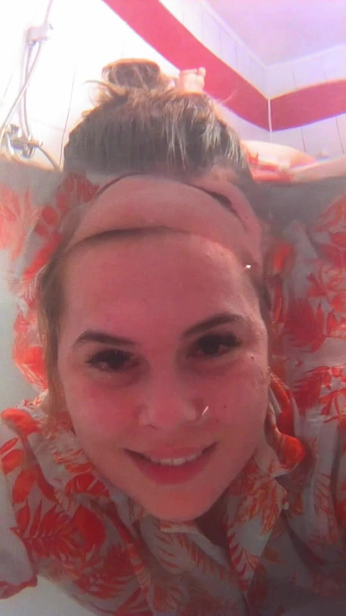 Sexy_Emeli: Breath Holding Underwater in Bathtub and Record with Waterproof Camera