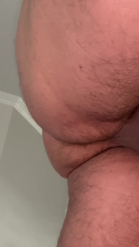 Mostrando mi culo mientras follo mi masturbador y semen