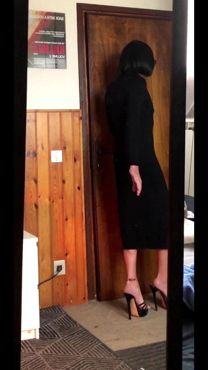 Andreina Naty: Pruebas De Caminar Con Tacones Muy Altos