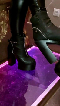 Sheela sinner Stiefel Schmutz und sklavenzunge teil 1