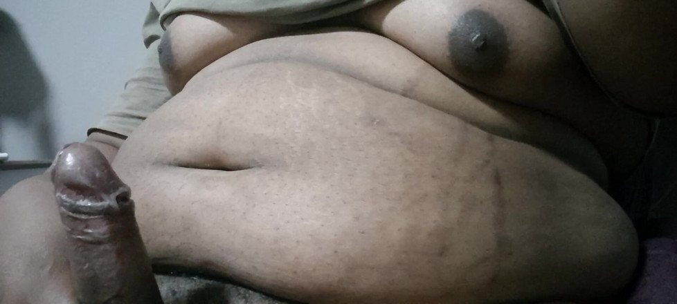 Eleasihle Esma: Gros ventre, gros nichons, grosse bite et éjaculation énorme