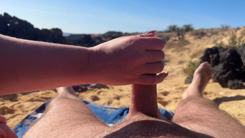 Emma Voyeur: Soczyste Publiczne Obciąganie Na Plaży