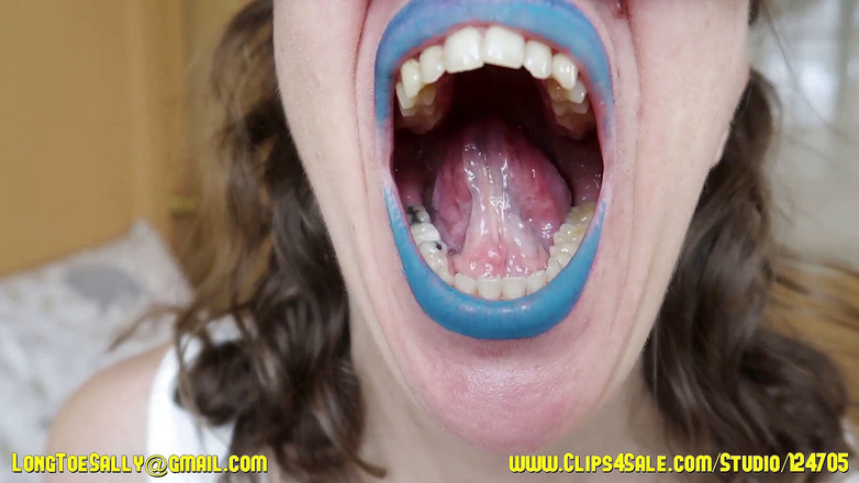 Long Toe Sally Big Buns: Tongtanden controleren