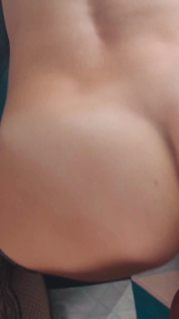 Vesti o vibrador favorito dela com uma cinta-caralho. Ela gosta grande!