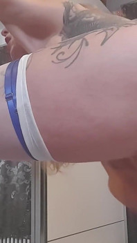 Heißer solo-fick mit analplug