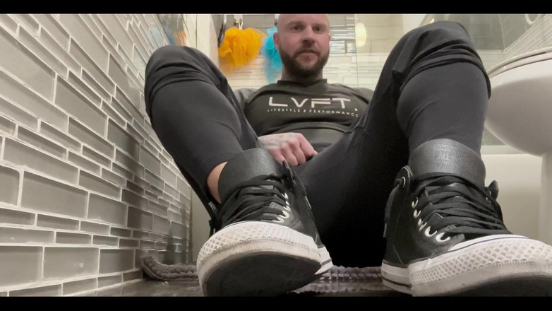 Jasons feet: 我刚从健身房跑回家。