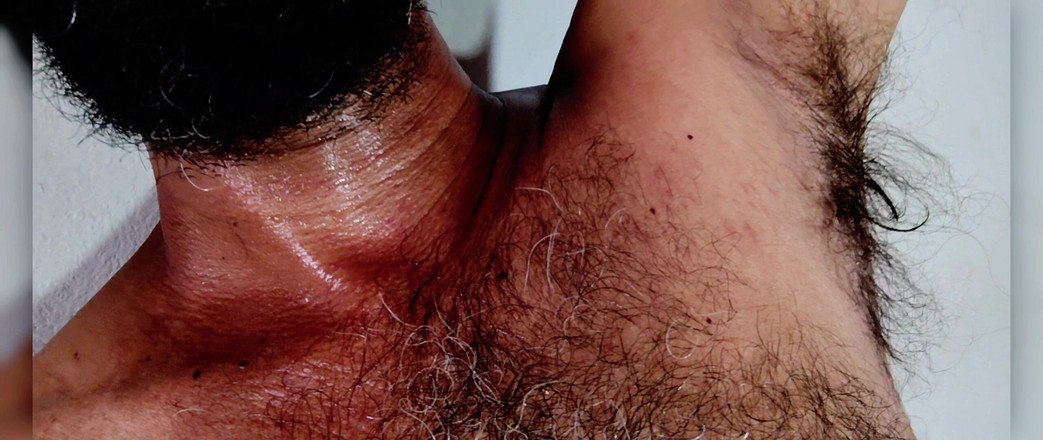 Stink HairyMale: 2026'nın ilk gününde sigara içmek