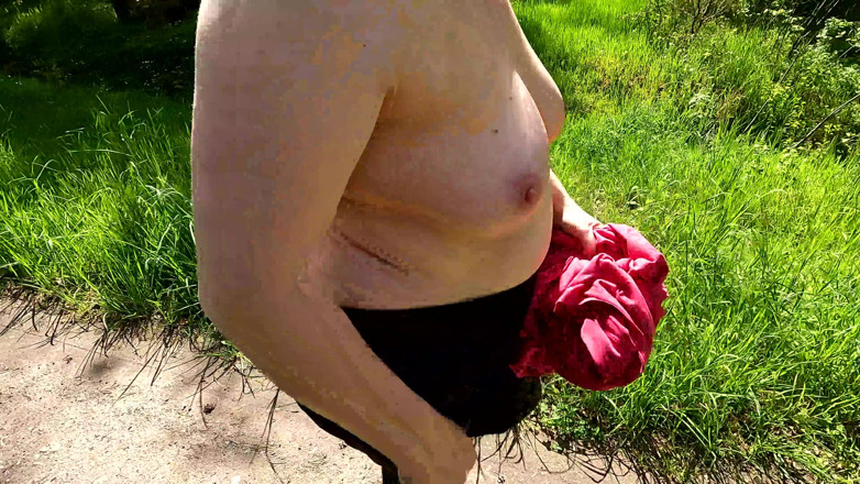 Bouncy Tits Action: Cycki pobite intensywnie w słońcu