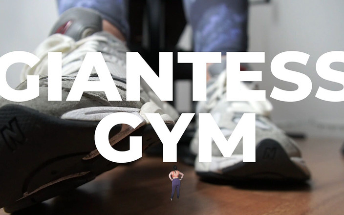 Sasha Curves: The Giantess Gym