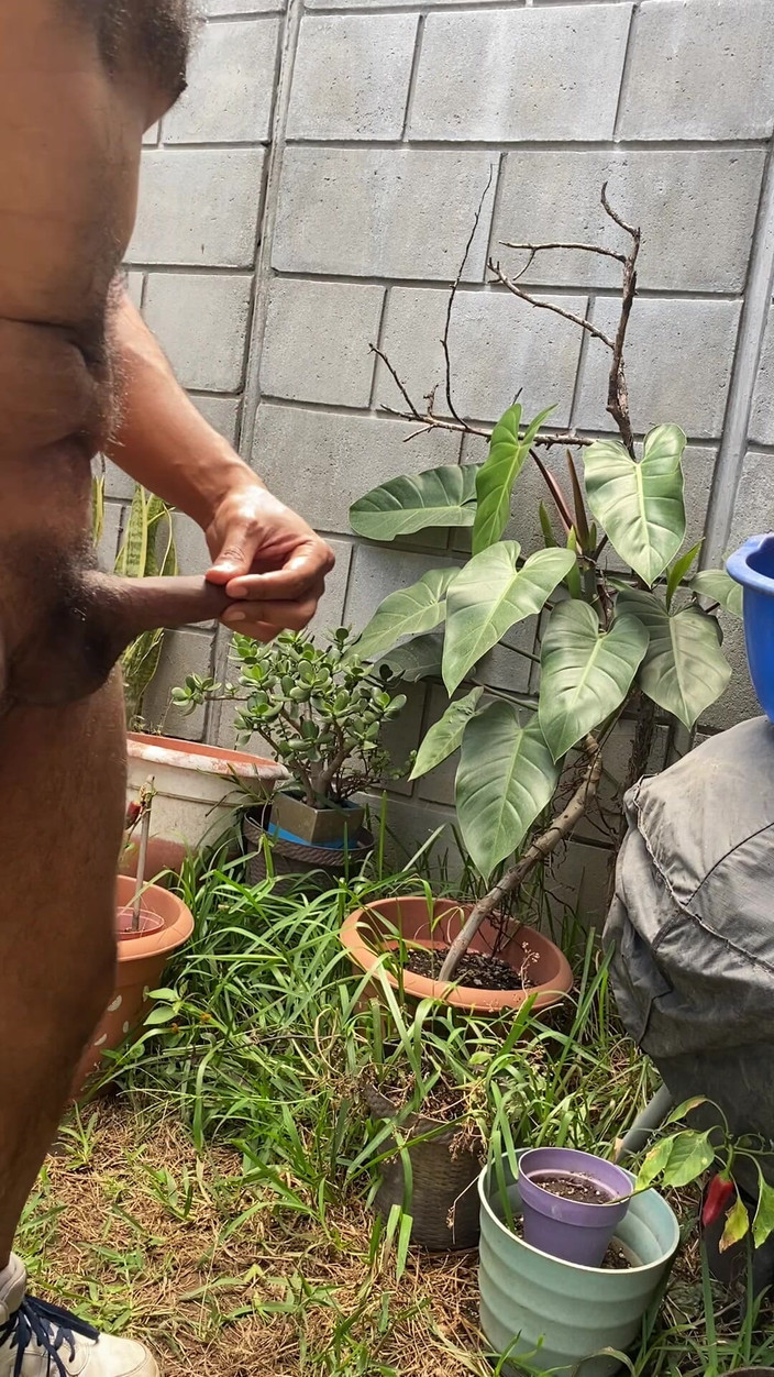 KING_TiBURON: 外で日焼けしながらソロで手コキ