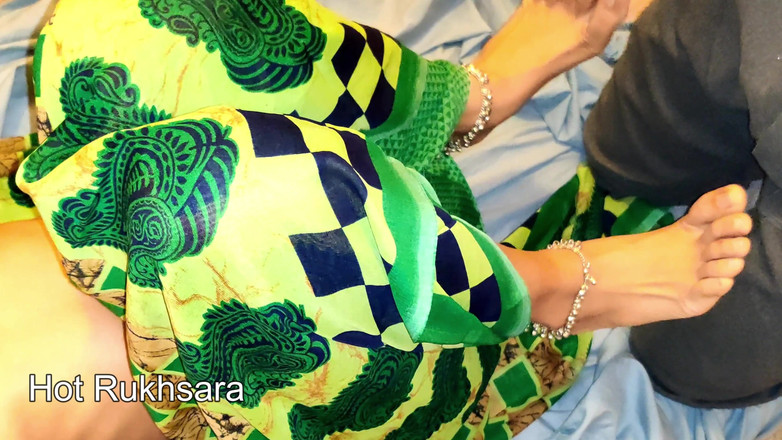 hot_rukhsara: Minhas namoradas bhabhi de repente voltam para casa enquanto fodem...