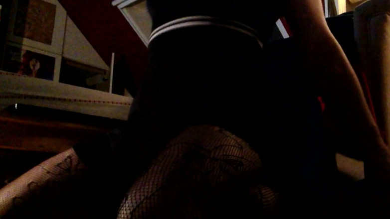 Joslin: Joslin la tapette prend un gode dans le cul