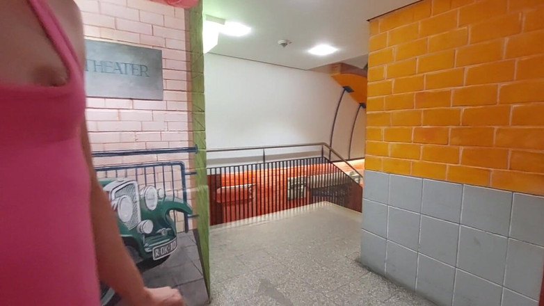 sweetfeet29: Sexy in het Trappenhuis