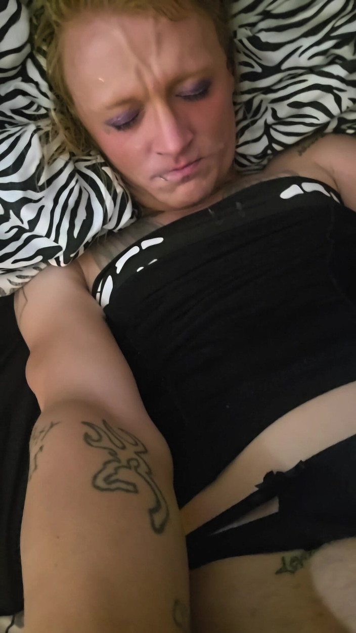 Lynn Kaotik: Trans Slut Cums on Her Own Face