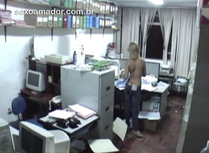 Amateurs videos: Horny employees having sex in the office after hours