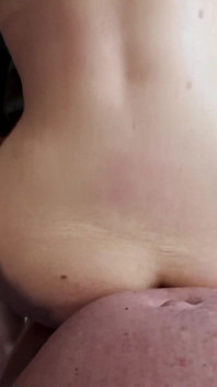 Cabelo encaracolado, loira milf prostituta fodida em posição missionária e de quatro