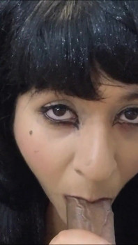 Elvira, ปากเต็มปากในความมืด