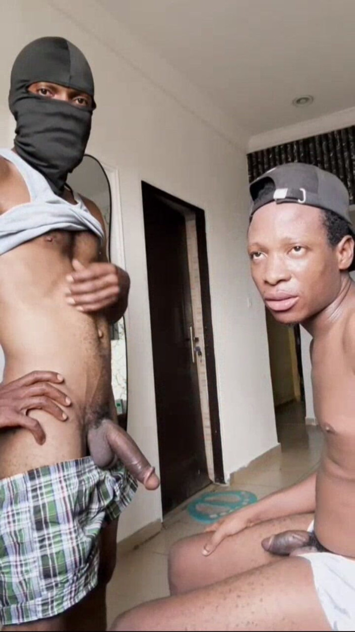 Chief_daddyy: 함께 사랑을 나누는 남성- 남성 연인