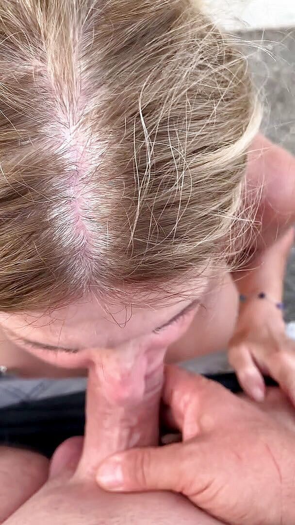 Timidastella: 庭でフェラチオ