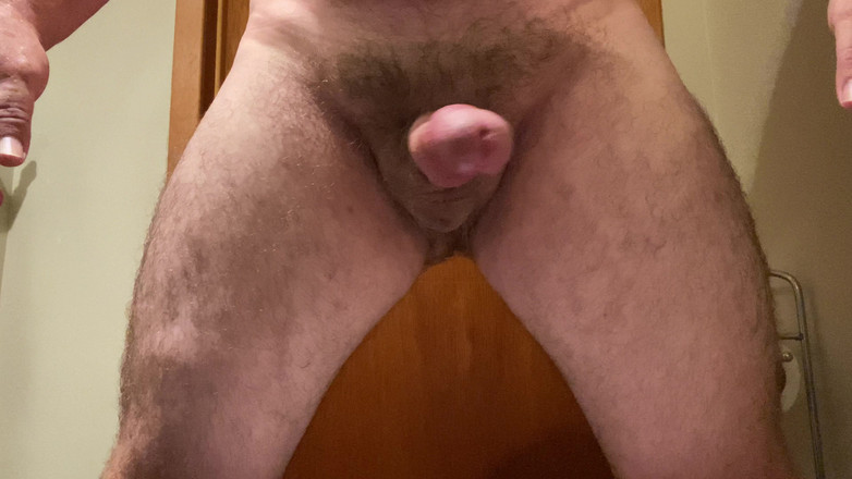 Andrewtatt: Un plombier nettoie le drain dans la salle de bain,...