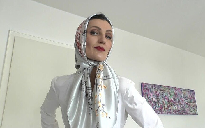 Lady Victoria Valente: Satijnen hoofddoeken modeshow