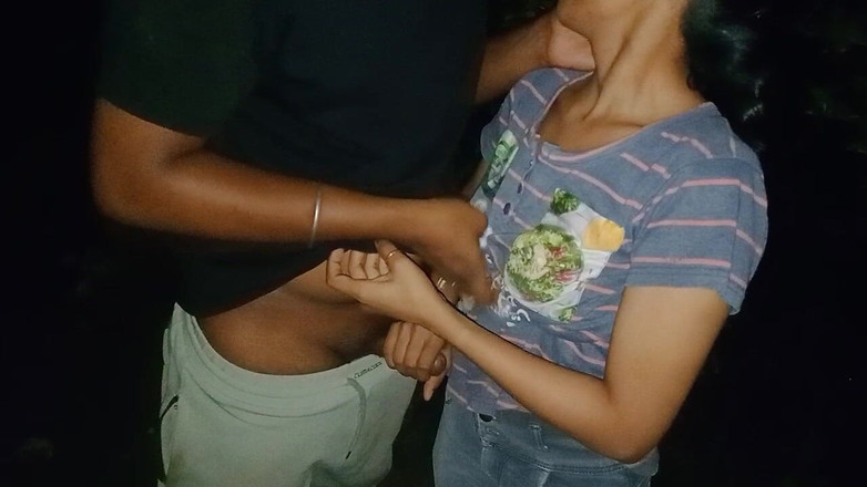 NikiRathod: 与 divya 在丛林中口交第 2 天 - 口交系列