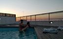 AccounterAdventures: Gozando muito na piscina ao pôr do sol - Accounter Adventures