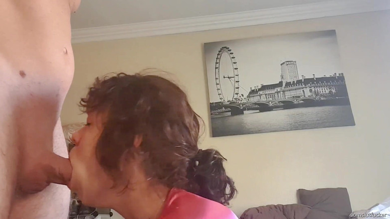 domslutfucker: 자지를 빨고 사정할 때까지 핸잡을 하는 핑크색 가운을 입은 소녀