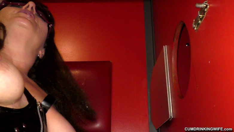 Cumdrinking Wife: Gloryhole Cum Dump dla 18 kogutów