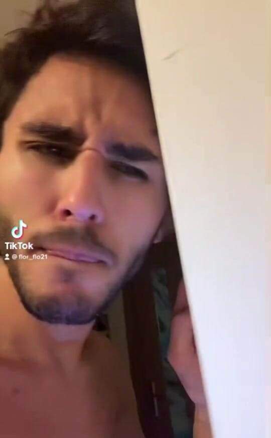 Hottestguys21: Moet flo post deze? Lol:)))