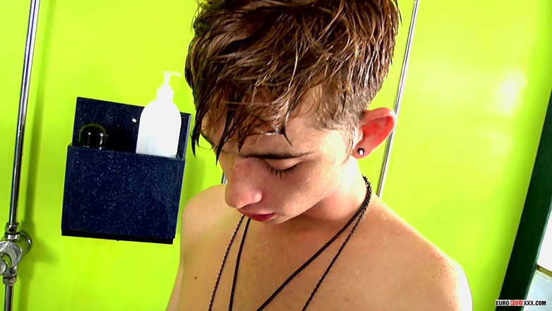 Euro boy xxx: O garoto adora paus grossos!