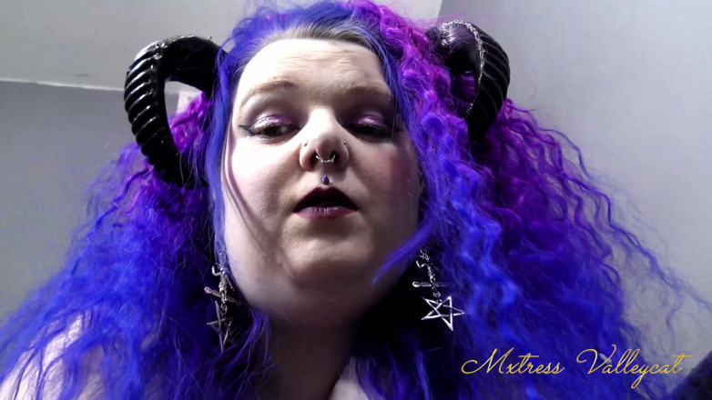 Mxtress Valleycat: Giant succubus destroys village