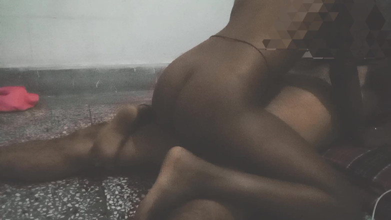 MyXworld: 十代の女の子のセックスは恋人とお楽しみください。女子大生