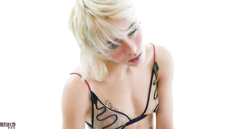 Defeated Sex Fight: Valerie, Eliz e Stella em brigas extremas e sensuais