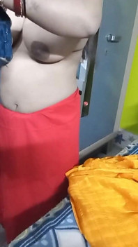 Very Beautiful Bhabhi in Yellow Saree