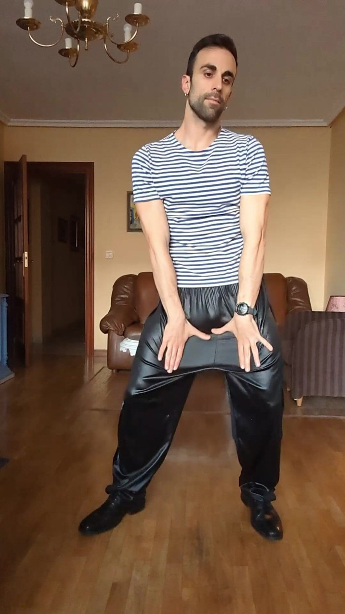 Zeus Ray: Я роблю, одягнений у військову сукню