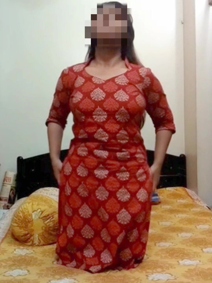 clubrealr: Desi Big Boobs Showing Armpit &amp; Ass