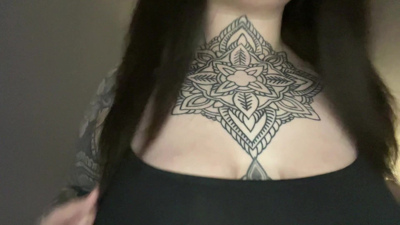 Miss Valentina: Tetovaná domácí zvrácená bohyně JOi
