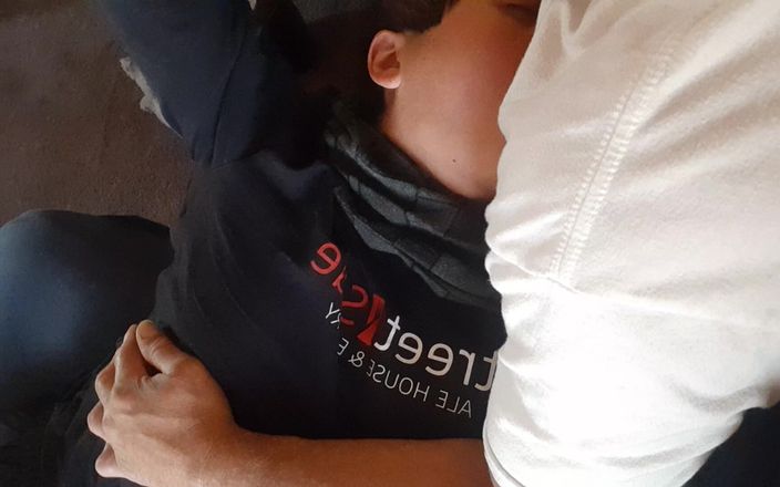 Lymph Guy: Ssanie moich ojczymów cycków przez wakacje