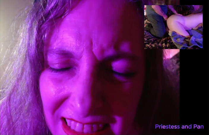 Elaras Pan: Elara und Pan haben ein bisschen spielzeit mit einem anal...